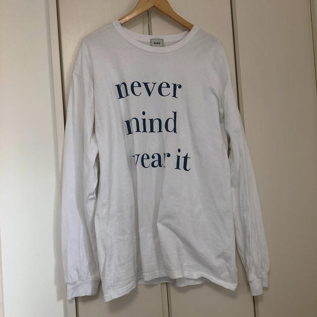 WHO'S WHO gallery(フーズフーギャラリー)のnevermind...3段ロゴ ビッグシルエットロンTEE レディースのトップス(Tシャツ(長袖/七分))の商品写真