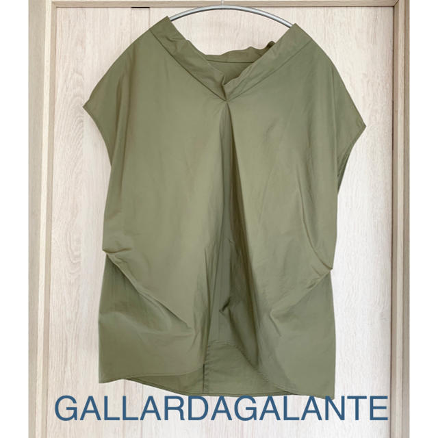 GALLARDA GALANTE(ガリャルダガランテ)の美品 GALLARDAGALANTE フレンチスリーブブラウス レディースのトップス(シャツ/ブラウス(半袖/袖なし))の商品写真
