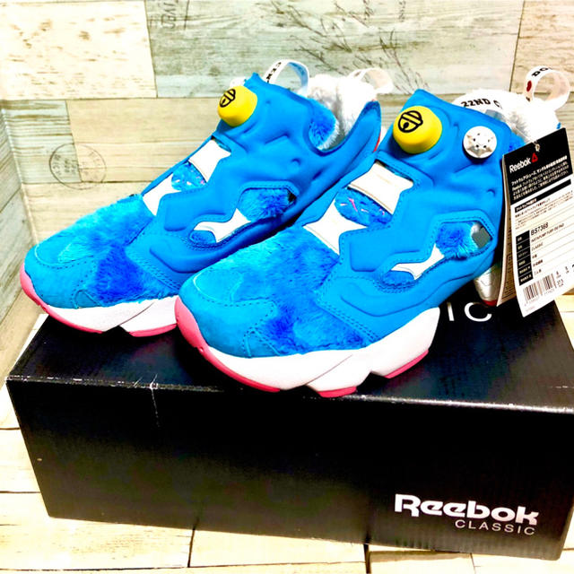 atmos(アトモス)のドラえもん × atmos × REEBOK INSTAPUMP FURY新品 レディースの靴/シューズ(スニーカー)の商品写真