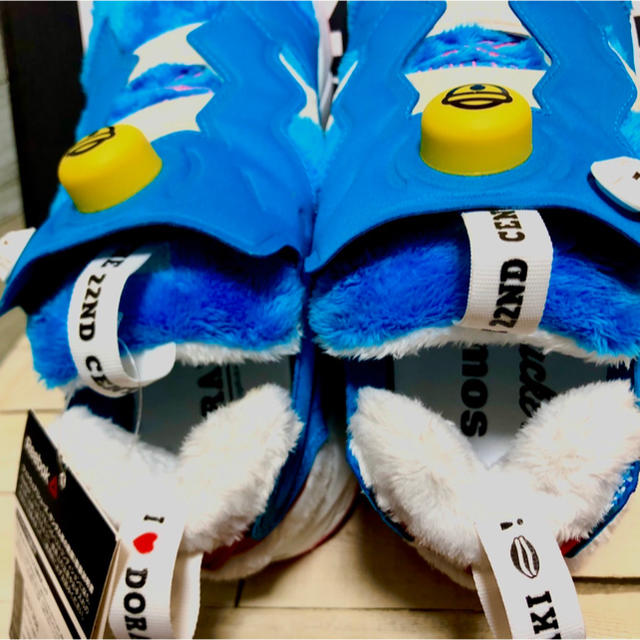 atmos(アトモス)のドラえもん × atmos × REEBOK INSTAPUMP FURY新品 レディースの靴/シューズ(スニーカー)の商品写真