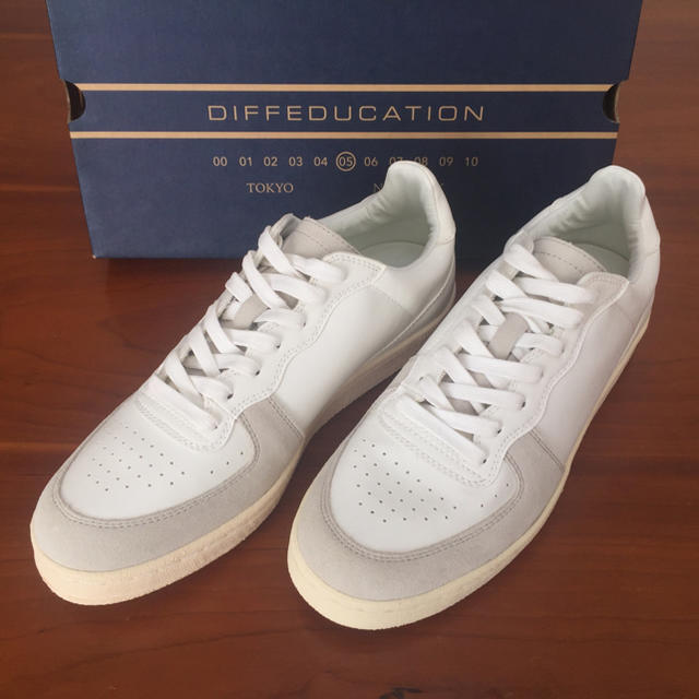新品 未使用 27cm diffeducation ホワイト 白 スニーカー メンズの靴/シューズ(スニーカー)の商品写真