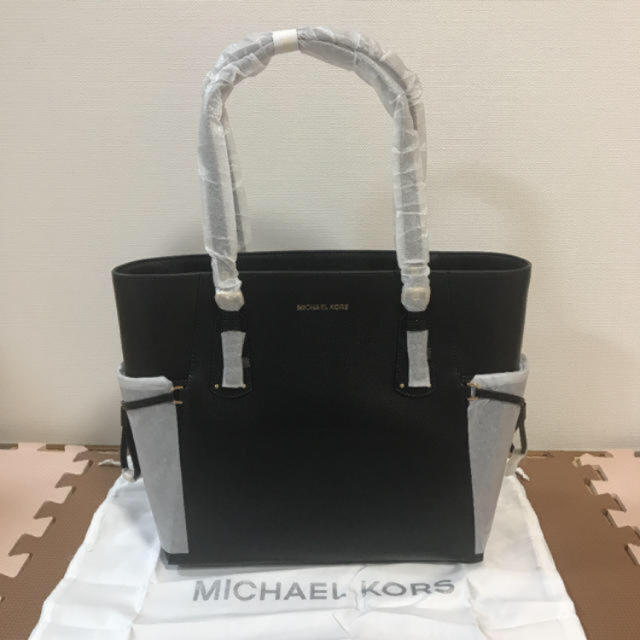 素材レザー新品未使用　マイケル・コース（Michael Kors）トートバッグ