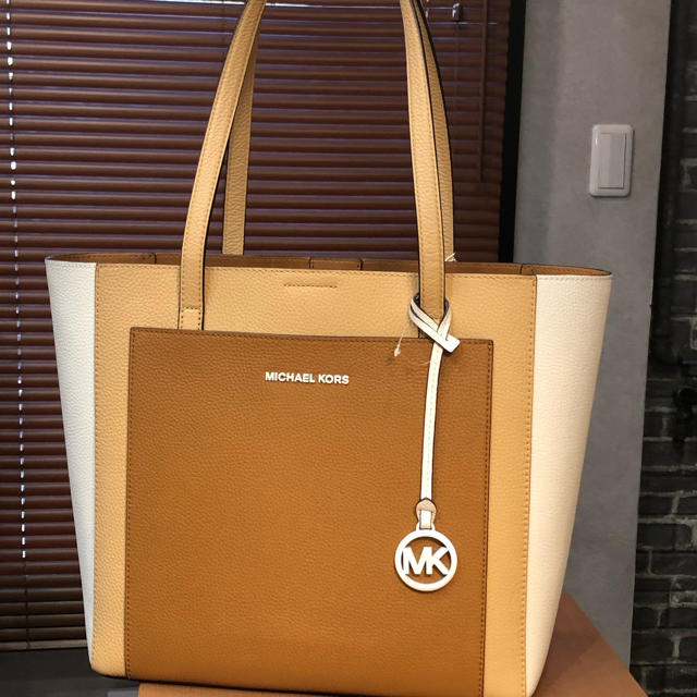 22000 円 2023セール TOTE LG KORS マイケルコース POCKET 楽天市場