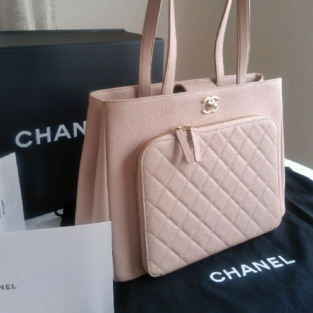 新入荷 CHANEL - ゆうちゃんです☆定価【55万】美品＊シャネルトート