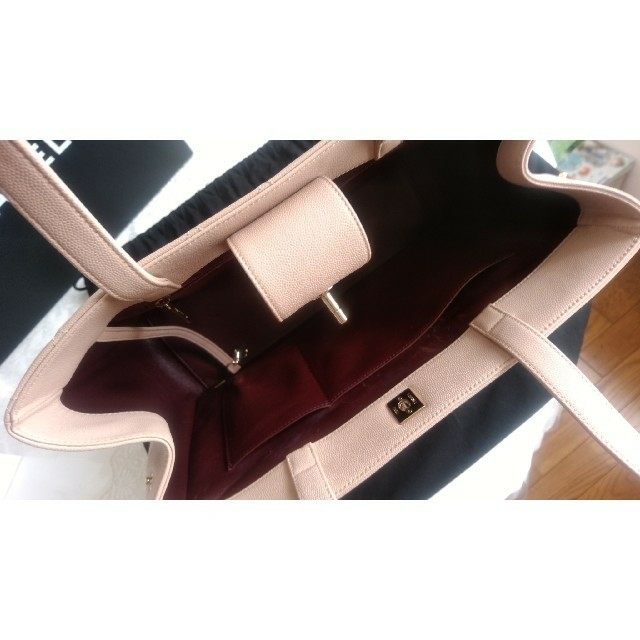 新入荷 CHANEL - ゆうちゃんです☆定価【55万】美品*シャネルトート