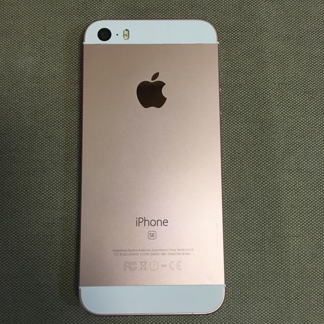 iPhone SE スマホ/家電/カメラのスマートフォン/携帯電話(スマートフォン本体)の商品写真