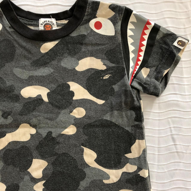 A BATHING APE(アベイシングエイプ)のbape kids 100cm Tシャツ 半袖 シャーク迷彩 エイプ キッズ キッズ/ベビー/マタニティのキッズ服男の子用(90cm~)(Tシャツ/カットソー)の商品写真