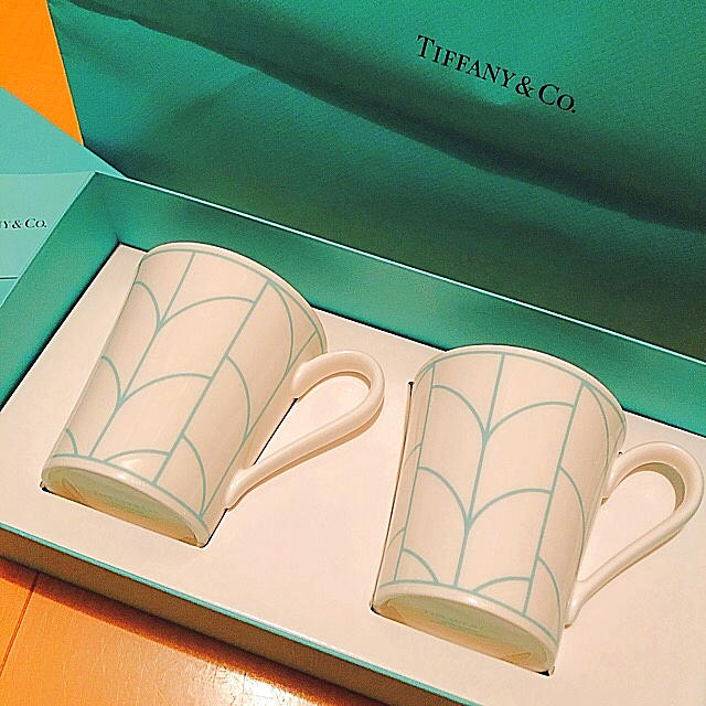 Tiffany & Co.(ティファニー)のTiffany& Co. 新品未使用ペアマグカップ  キッズ/ベビー/マタニティの授乳/お食事用品(マグカップ)の商品写真