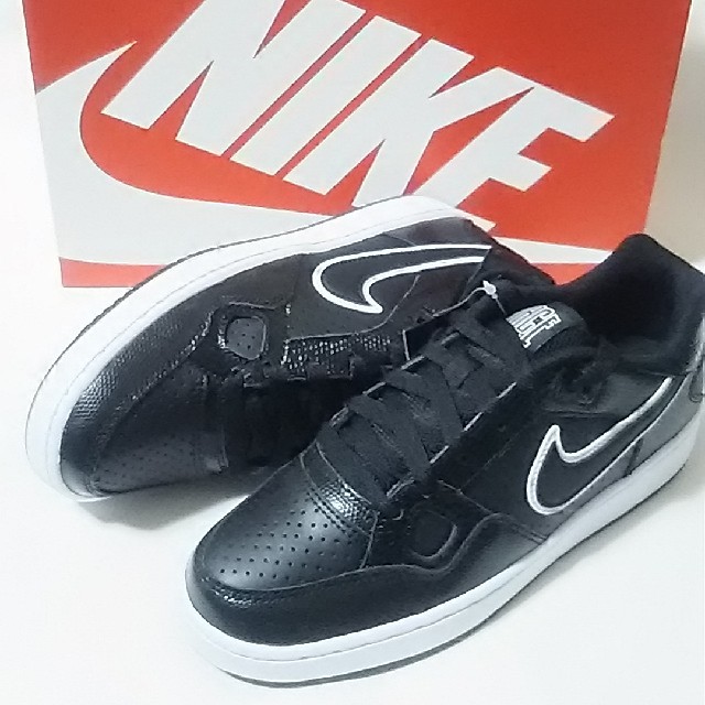 NIKE(ナイキ)の
限定即完売!ナイキサンオブフォース新品スニーカー入手困難!王道黒白!


 メンズの靴/シューズ(スニーカー)の商品写真