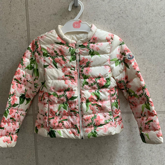 キッズ服女の子用(90cm~)モンクレール　MONCLER 中綿ダウンジャケット　桜柄　100cm 3anni