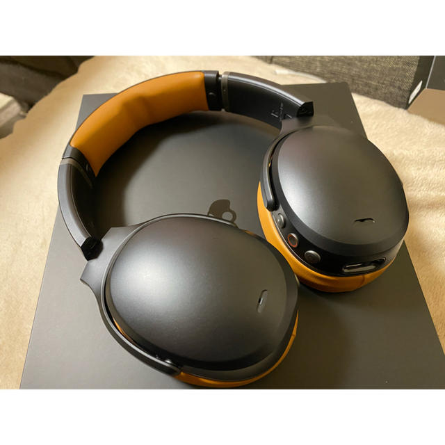 Skullcandy(スカルキャンディ)のSKULLCANDY CRUSHER ANC BLACK/TAN新品同様 スマホ/家電/カメラのオーディオ機器(ヘッドフォン/イヤフォン)の商品写真