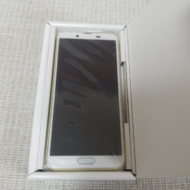 SHARP(シャープ)のSHARP AQUOS sense2 SH-M08 アッシュイエロー  スマホ/家電/カメラのスマートフォン/携帯電話(スマートフォン本体)の商品写真