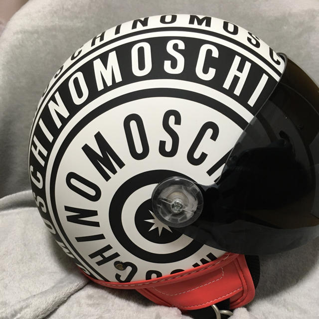 モトリモーダ モスキーノ ヘルメット MOSCHINO ヘルメット 絶妙なデザイン