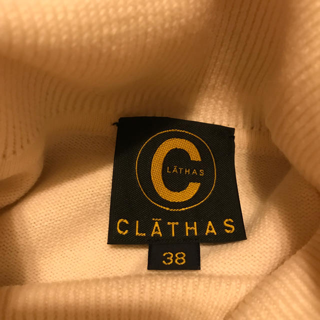 CLATHAS(クレイサス)のクレイサス　半袖タートルニット　アイボリー　カメリア　CLATHAS レディースのトップス(ニット/セーター)の商品写真