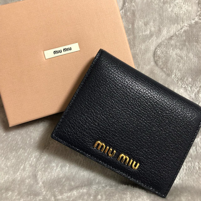 miumiu(ミュウミュウ)の新品*miumiu お財布*ミニ財布 ミニサイズ レディースのファッション小物(財布)の商品写真