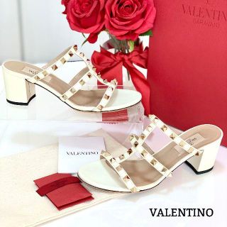 ヴァレンティノ(VALENTINO)の1439 美品 ヴァレンティノ ロックスタッズ サンダル 白(サンダル)