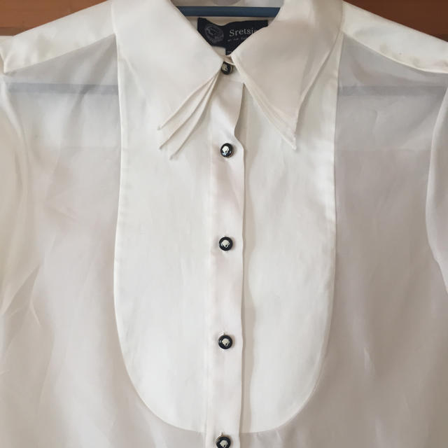 Sretsis(スレトシス)のsretsis パールシャツ 水原希子 レディースのトップス(シャツ/ブラウス(半袖/袖なし))の商品写真