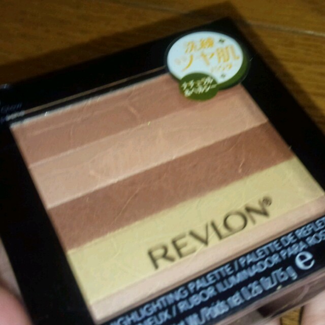 REVLON(レブロン)の未開封　レブロン　パレット コスメ/美容のベースメイク/化粧品(フェイスカラー)の商品写真