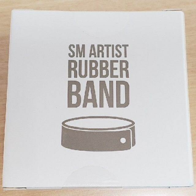 東方神起(トウホウシンキ)の東方神起♡SM ARTIST RUBBER  BAND♡ レッド メンズのアクセサリー(バングル/リストバンド)の商品写真