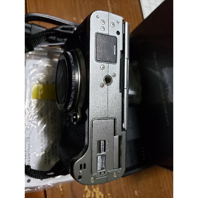 富士フイルム(フジフイルム)のX-T2ボディ　グラファイトシルバー　中古 スマホ/家電/カメラのカメラ(ミラーレス一眼)の商品写真