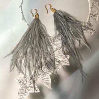 新品☆ロングヴェンテージフェザータッセルピアス☆(ピアス)