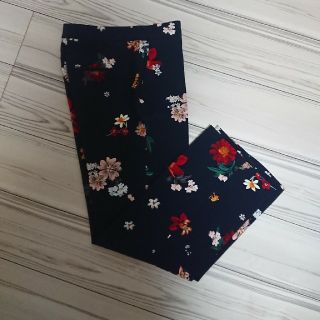 ザラ(ZARA)のZARA 美品 花柄パンツ XS(カジュアルパンツ)