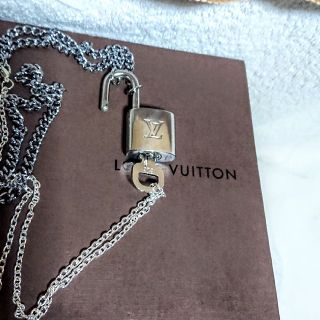 ルイヴィトン(LOUIS VUITTON)のルイヴィトン シルバー カデナ南京錠、鍵付き！(ネックレス)