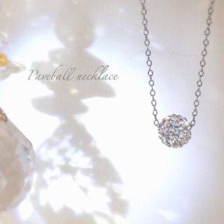 スワロフスキー(SWAROVSKI)のパヴェボールのネックレス(ネックレス)