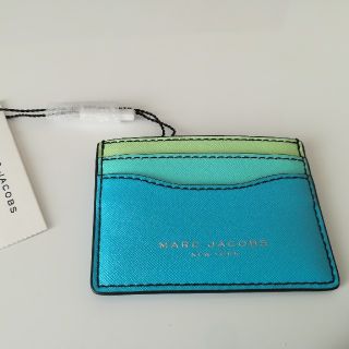 マークジェイコブス(MARC JACOBS)のMARC JACOBS👑カードケース 夏色 ブルー  キャッシュレス 財布(名刺入れ/定期入れ)