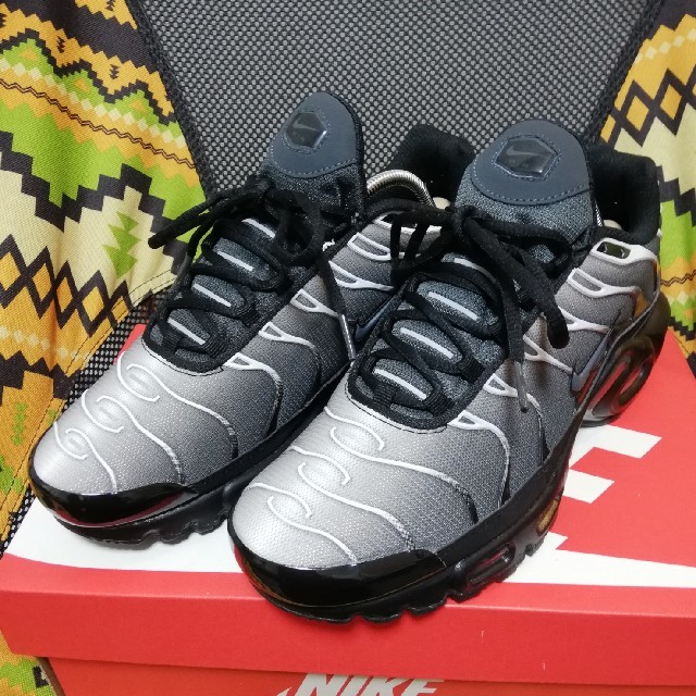 NIKE(ナイキ)のNIKE AIR MAX Plus 　マップラ メンズの靴/シューズ(スニーカー)の商品写真