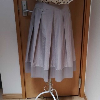 アンタイトル(UNTITLED)のUNTITLEDフレアスカート　タックスカートフォーマル　裾シフォン　M(ひざ丈スカート)