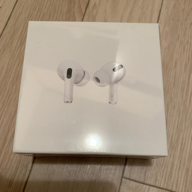 Apple(アップル)のairpods pro 新品未開封　アップル スマホ/家電/カメラのオーディオ機器(ヘッドフォン/イヤフォン)の商品写真