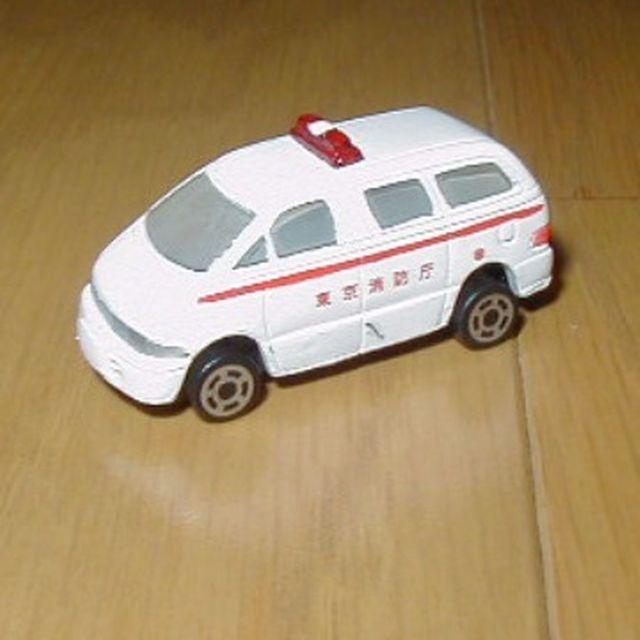 ♪♪YUJIN カプセルトミカ(87 エスティマ救急車) です♪♪ エンタメ/ホビーのおもちゃ/ぬいぐるみ(ミニカー)の商品写真