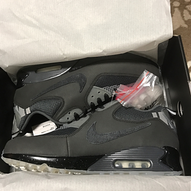 UNDEFEATED(アンディフィーテッド)の値下げ！UNDEFEATED × NIKE AIR MAX 90 - BLACK メンズの靴/シューズ(スニーカー)の商品写真