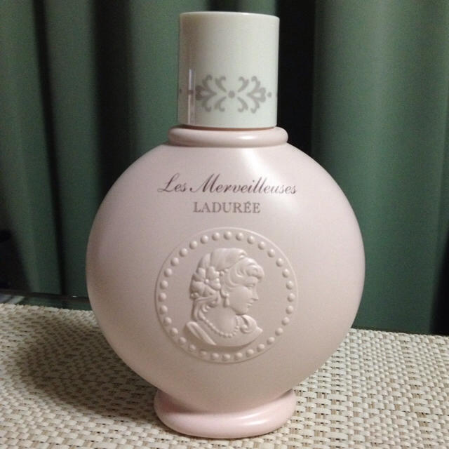 Les Merveilleuses LADUREE(レメルヴェイユーズラデュレ)のLADUREE♡ボディミルク コスメ/美容のボディケア(ボディローション/ミルク)の商品写真