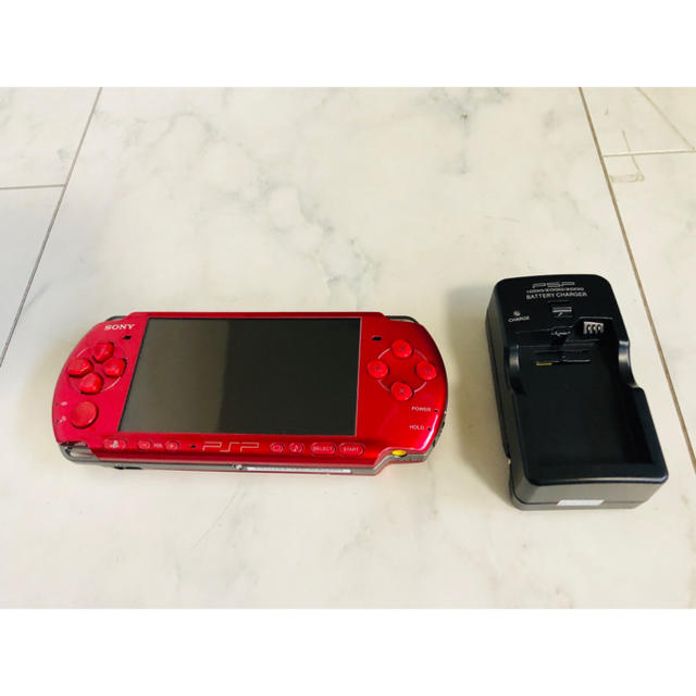 PlayStation Portable(プレイステーションポータブル)のpsp3000  本体と充電器 エンタメ/ホビーのゲームソフト/ゲーム機本体(携帯用ゲーム機本体)の商品写真