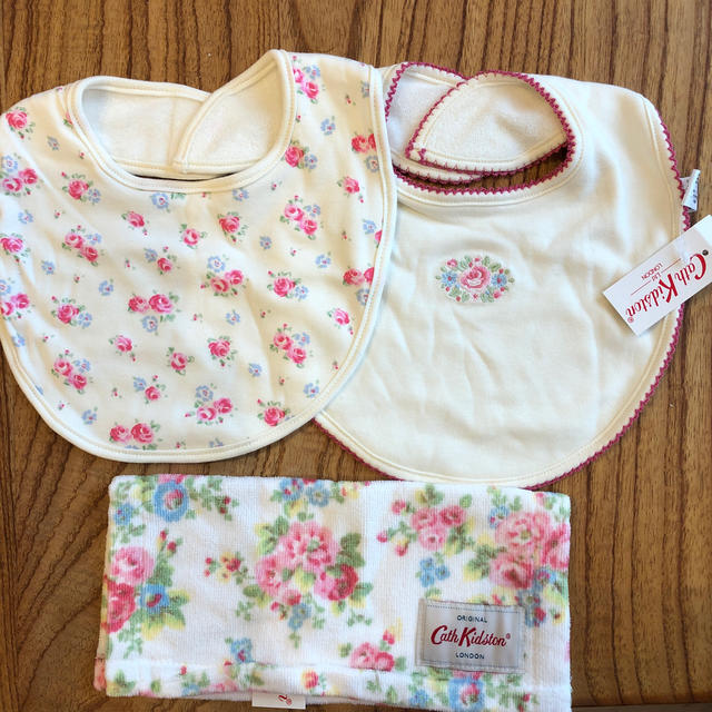 Cath Kidston(キャスキッドソン)のurumi様専用 キッズ/ベビー/マタニティのこども用ファッション小物(ベビースタイ/よだれかけ)の商品写真