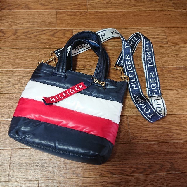 TOMMY HILFIGER(トミーヒルフィガー)のお値下げ 新品トミーヒルフィガー ショルダーバッグ レディースのバッグ(ショルダーバッグ)の商品写真