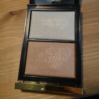 トムフォード(TOM FORD)のに―こ様専用 スキンイルミネイティングパウダーデュオ ム―ドライト(フェイスパウダー)