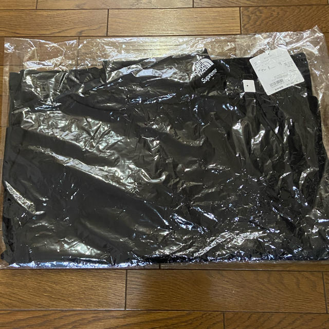 Supreme(シュプリーム)の新品 黒 M supreme the north face turtleneck メンズのトップス(Tシャツ/カットソー(七分/長袖))の商品写真