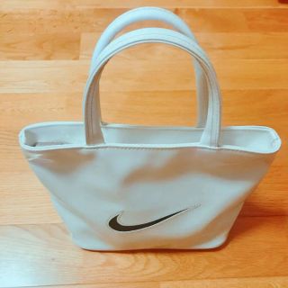 ナイキ(NIKE)のナイキ　エナメル　ハンドバッグ(ハンドバッグ)