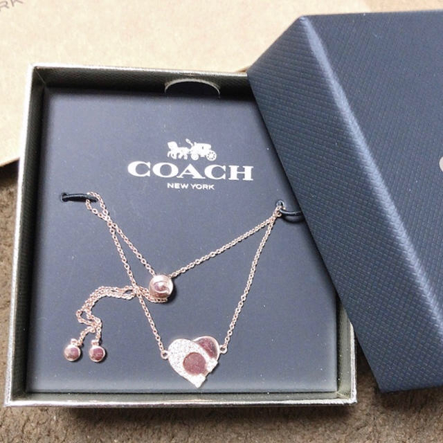 COACH(コーチ)のm21様専用　新品　COACH シグネチャー ハート ブレスレット レディースのアクセサリー(ブレスレット/バングル)の商品写真