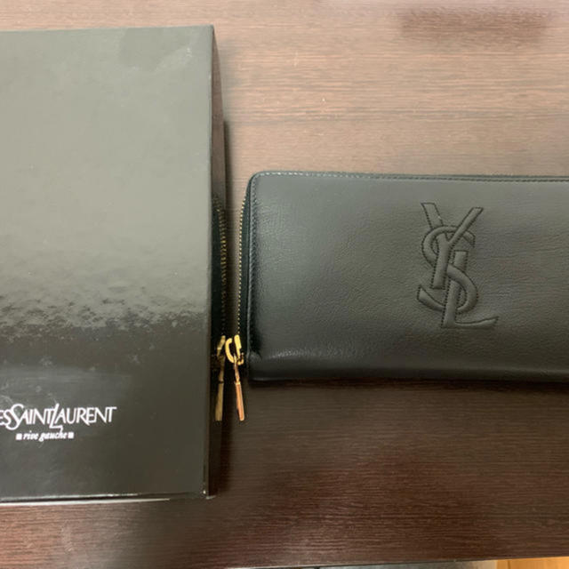 Yves Saint Laurent 長財布のサムネイル