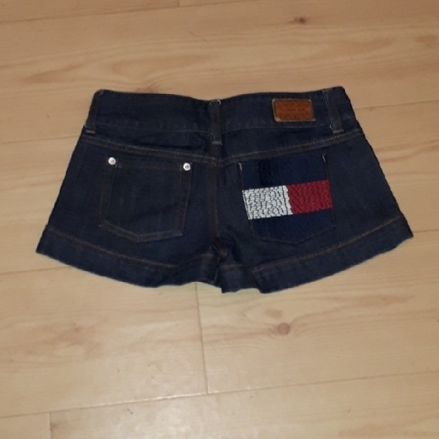 TOMMY HILFIGER(トミーヒルフィガー)の未使用‼TOMMY HILFIGER♡ デニムショートパンツ レディースのパンツ(ショートパンツ)の商品写真