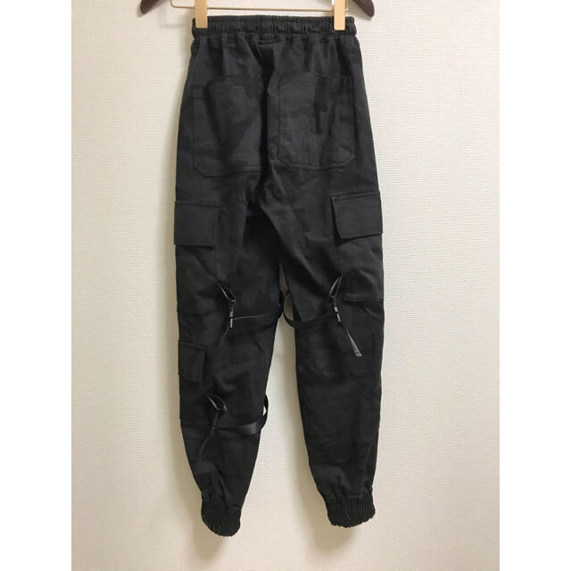 防弾少年団(BTS)(ボウダンショウネンダン)の【BTS着用】Laul triple pocket cargo pants メンズのパンツ(ワークパンツ/カーゴパンツ)の商品写真