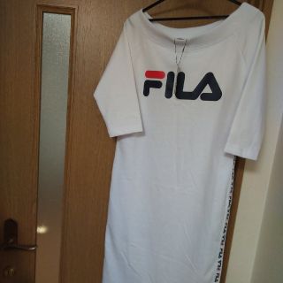 セシルマクビー(CECIL McBEE)のねもやよ着用♡FILA×セシルマクビーコラボ♡サイドラインスリットワンピ♡新品♡(ひざ丈ワンピース)