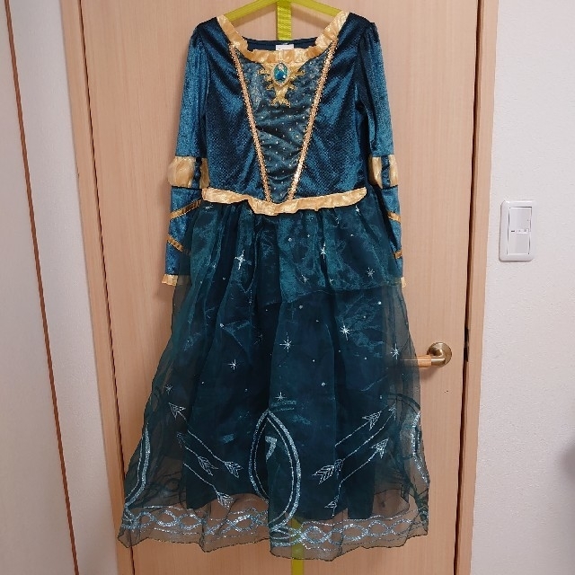 Disney(ディズニー)のメリダドレス130ティアラ付き キッズ/ベビー/マタニティのキッズ服女の子用(90cm~)(ドレス/フォーマル)の商品写真