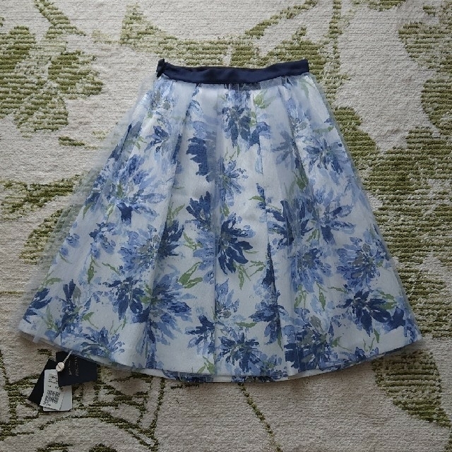 JUSGLITTY(ジャスグリッティー)のジャスグリッティー チュール付き 花柄スカート 新品・未使用 レディースのスカート(ひざ丈スカート)の商品写真