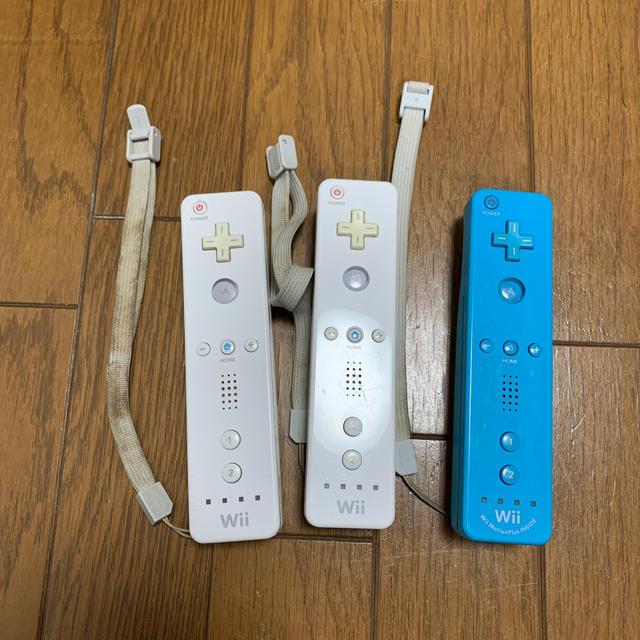 Wii(ウィー)のWii リモコン&ヌンチャク エンタメ/ホビーのゲームソフト/ゲーム機本体(その他)の商品写真