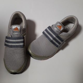 アディダス(adidas)のシューズ　adidas　👟(スニーカー)